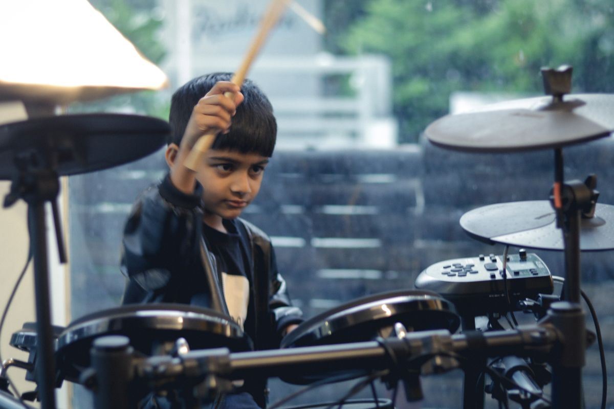 https://www.rainbowbridge.co/wp-content/uploads/2024/12/drums-classes-bangalore.jpg