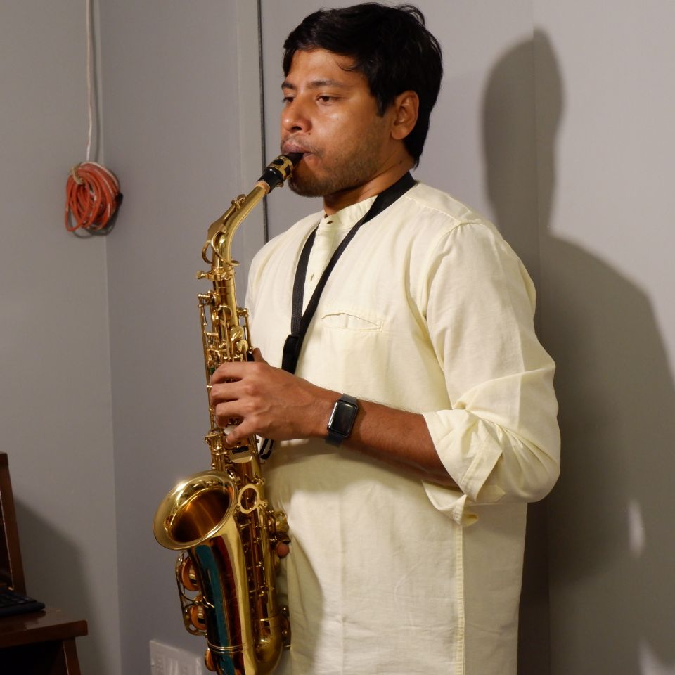 https://www.rainbowbridge.co/wp-content/uploads/2025/01/900900-rb-student-sax.jpg